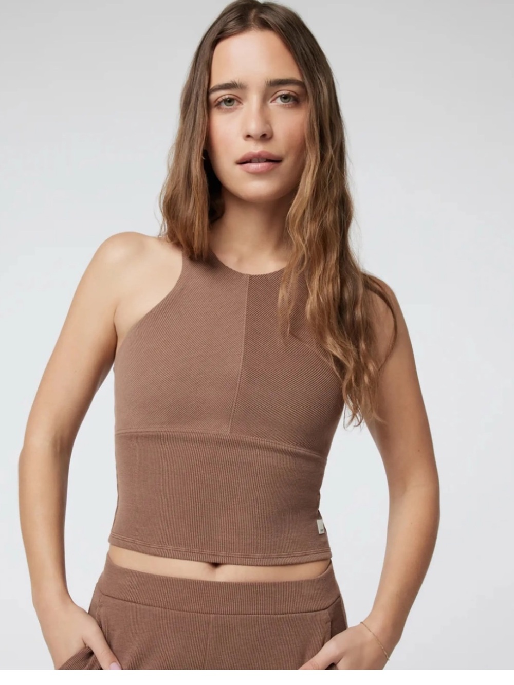 Vuori Chestnut Ribbed High-Neck Crop Tank